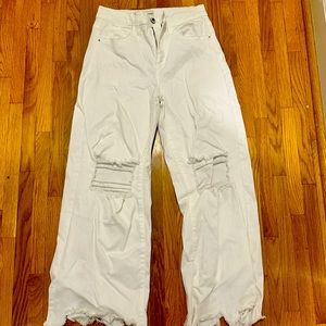 SneakPeak White jeans jagged at the bottoms size 1